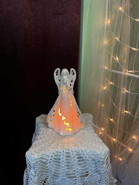 9 1/2" Lighted Angel w/Cord